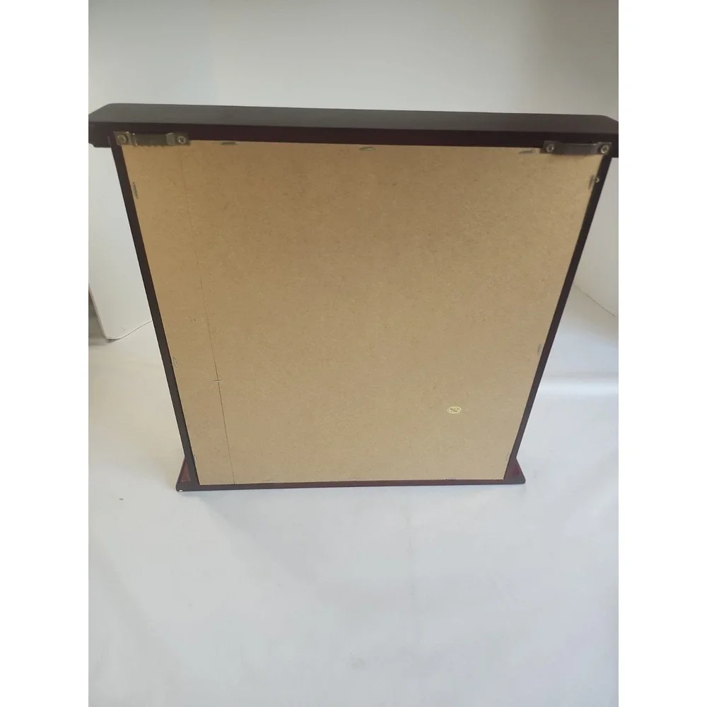 Golf Ball Display Case Wall or Stand Alone Green Felt Back Holds 25 Balls